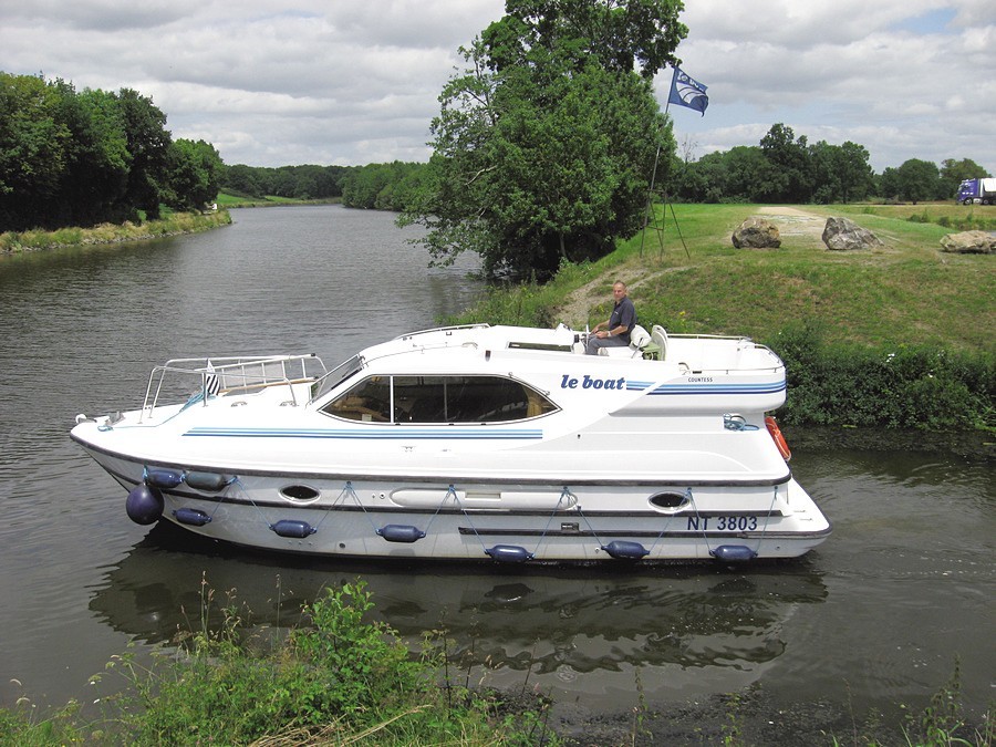 Bateau Countess